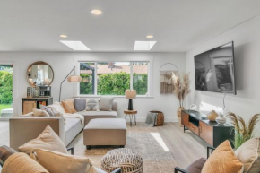 Adorably Renovated Spacious bungalow bungalow